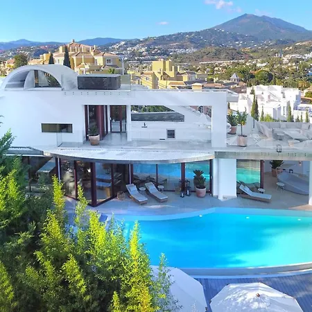 White Nueva Andalucia * Μαρμπέλλα