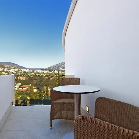 White Nueva Andalucia Βίλα