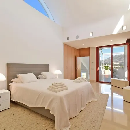 White Nueva Andalucia * Μαρμπέλλα