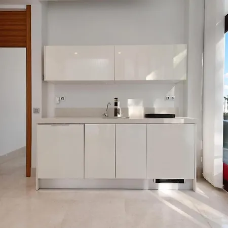 White Nueva Andalucia Вилла *