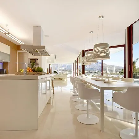 White Nueva Andalucia Villa *
