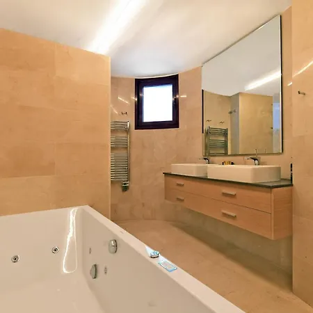 White Nueva Andalucia Вилла *