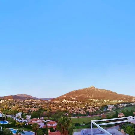 White Nueva Andalucia Villa Marbella