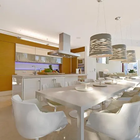 White Nueva Andalucia Villa Marbella