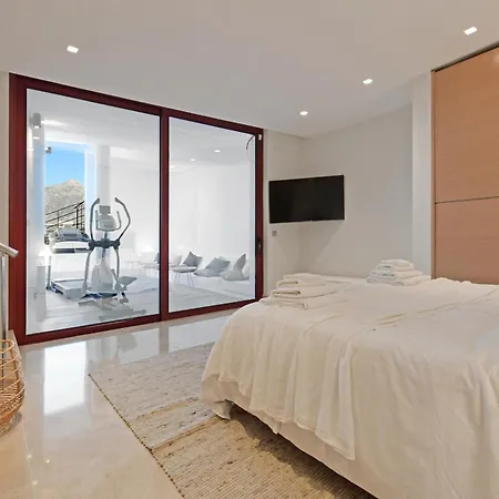White Nueva Andalucia Villa