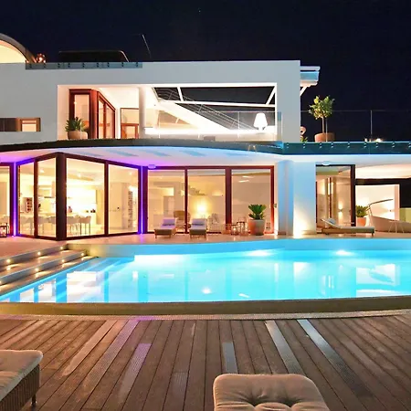 White Nueva Andalucia Villa Marbella