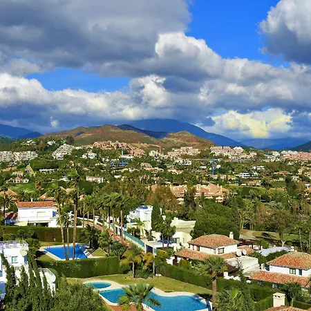 White Nueva Andalucia Villa Marbella
