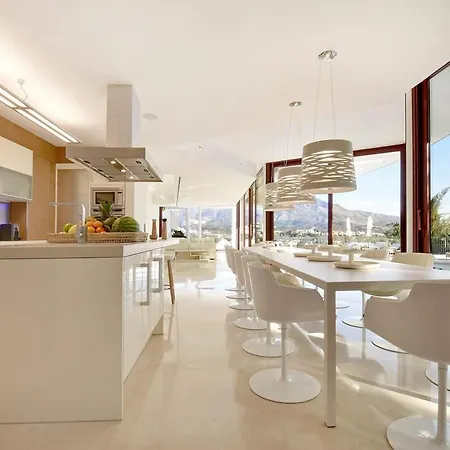 White Nueva Andalucia Villa