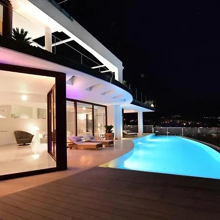 White Nueva Andalucia Villa Marbella