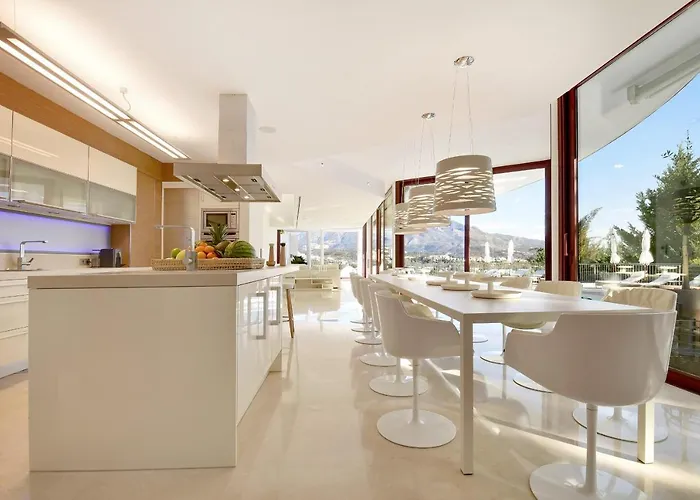 White Nueva Andalucia 别墅 *