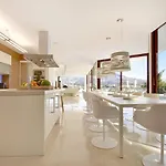 White Nueva Andalucia Villa *